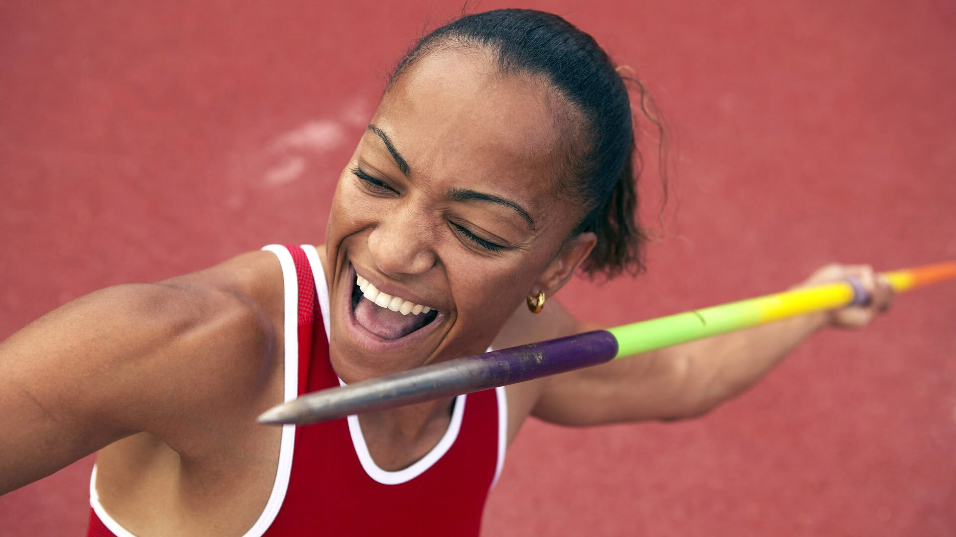 女孩去雪山双板滑雪,不料板子突然掉落,硬是用双脚滑行,滑雪双板摔倒怎么起来